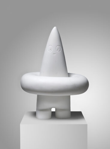 Stefan Rinck, Binge Eater, 2024, Marble, 64 x 47 x 37 cm. Photo: Matthias Kolb.