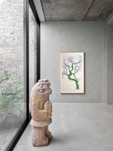 Stefan Rinck, The Descendant, 2020, Sandstone, 132 x 50 x 40 cm. Courtesy Newchild and the artist.