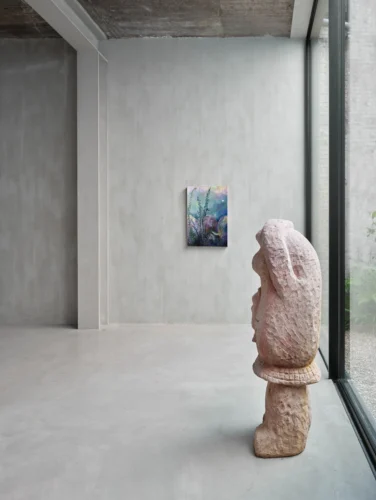 Stefan Rinck, The Descendant, 2020, Sandstone, 132 x 50 x 40 cm. Courtesy Newchild and the artist.