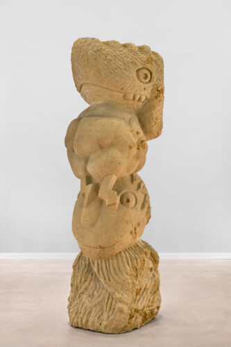 Stefan Rinck, Mistral Boys, 2021, Sandstone, 230 x 80 x 65 cm. Photos: Graysc. Courtesy Semiose, Paris.