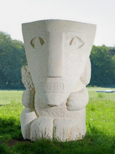 Stefan Rinck, 2025, Camarilla in Disguise, Limestone, 295 x 170 x 200 cm. Photo: © Aurélien Mole. Courtesy Domaine départemental de Chamarande, Semiose, Paris and the artist.