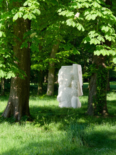 Stefan Rinck, 2025, Camarilla in Disguise, Limestone, 295 x 170 x 200 cm. Photo: © Aurélien Mole. Courtesy Domaine départemental de Chamarande, Semiose, Paris and the artist.