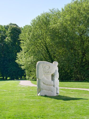 Stefan Rinck, Parade, Domaine de Chamarande. Photo: © Aurélien Mole. Courtesy Domaine départemental de Chamarande, Semiose, Paris and the artist.
