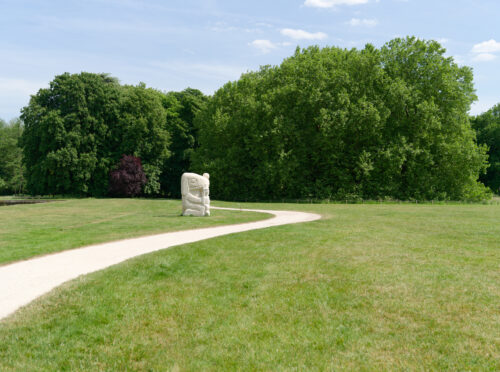 Stefan Rinck, Parade, Domaine de Chamarande. Photo: © Aurélien Mole. Courtesy Domaine départemental de Chamarande, Semiose, Paris and the artist.