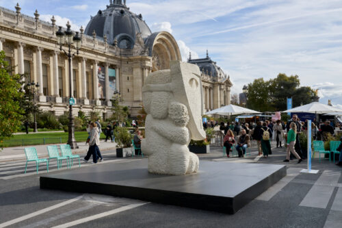 Stefan Rinck, 2025, Camarilla in Disguise, Limestone, 295 x 170 x 200 cm. Instalaltion at Art Basel Paris 2025, Grand Palais. © Graysc. Courtesy Semiose, Paris and the artist.