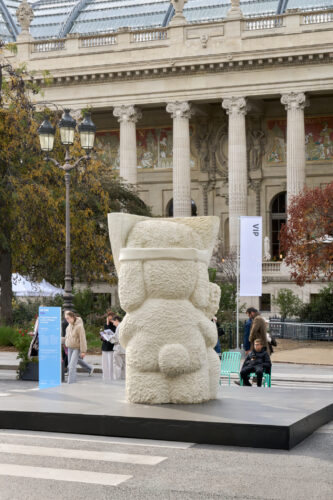 Stefan Rinck, 2025, Camarilla in Disguise, Limestone, 295 x 170 x 200 cm. Instalaltion at Art Basel Paris 2025, Grand Palais. © Graysc. Courtesy Semiose, Paris and the artist.