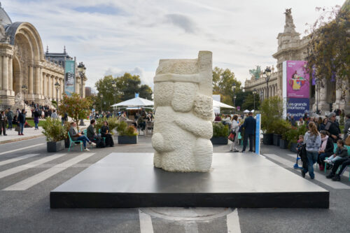 Stefan Rinck, 2025, Camarilla in Disguise, Limestone, 295 x 170 x 200 cm. Instalaltion at Art Basel Paris 2025, Grand Palais. © Graysc. Courtesy Semiose, Paris and the artist.